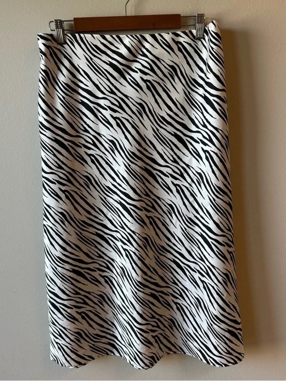 Elegant Zebra-Print Midi Skirt in Black & White